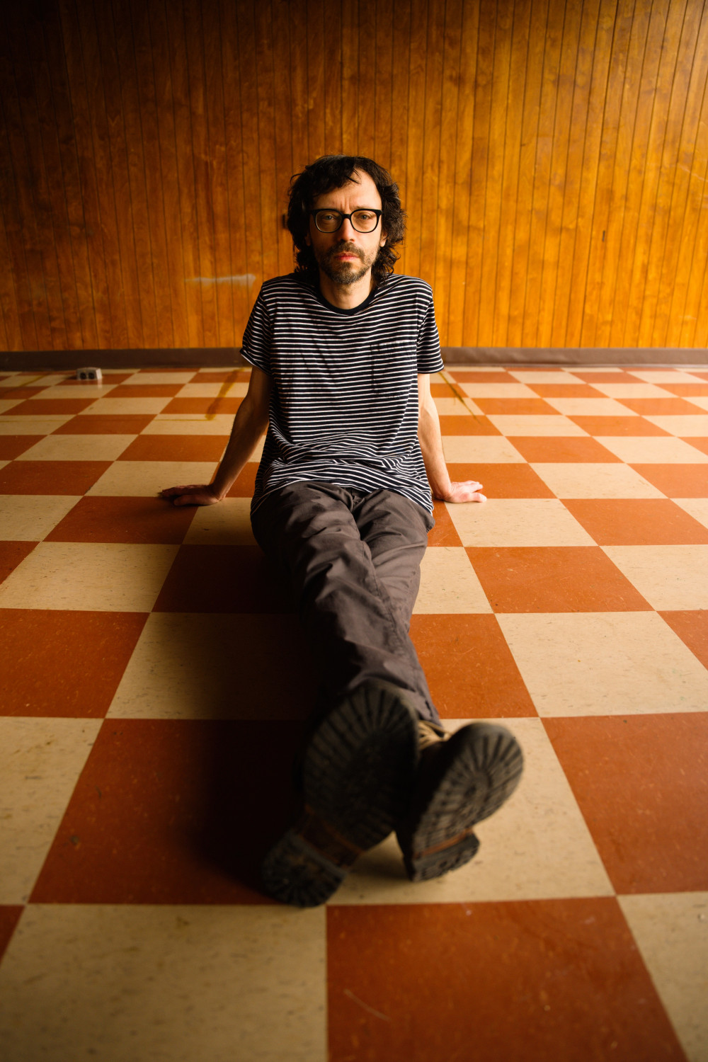 Philippe B - cigale - assis plancher