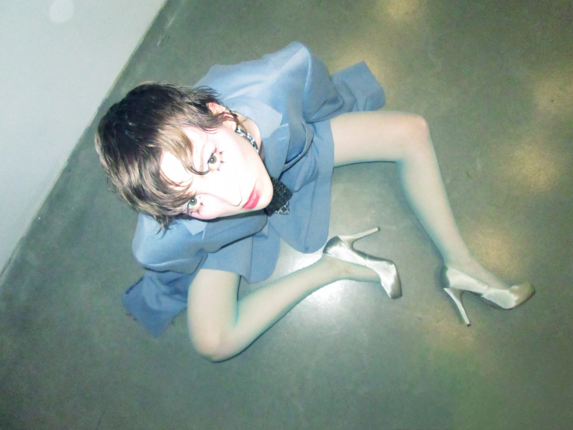 sophia bel - rat race - eyes open