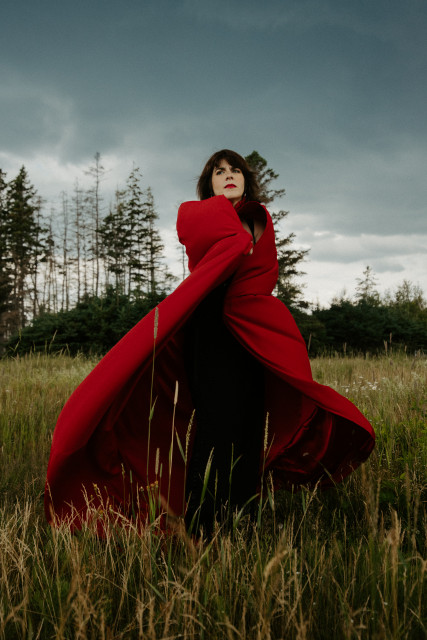 lisa leblanc - cap rouge - serious