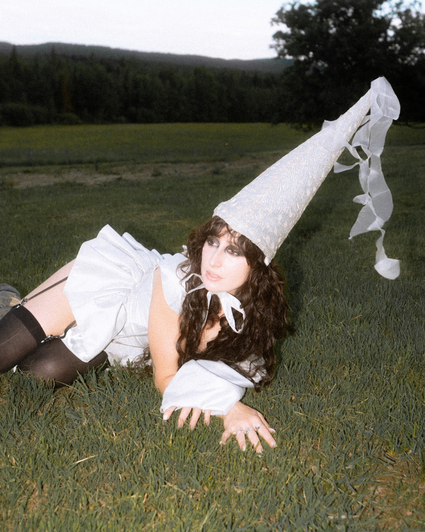 virginie b - chamaille - chapeau gazon
